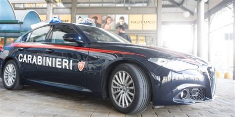 Modena Porta Il Cadavere Della Moglie In Furgone Dai Carabinieri