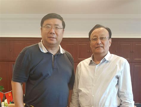 李勇董事长与全国人大副委员长雪克莱提扎克尔亲切合影留念 华永投资集团