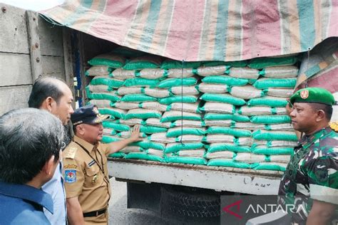 Puluhan Ribu Paket Sembako Disalurkan Tanggulangi Banjir Kalteng Antara News