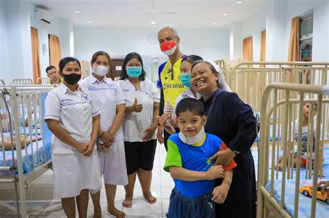 Saat Ganjar Berkunjung Ke Panti Asuhan Cacat Ganda Bhakti Asih Semarang