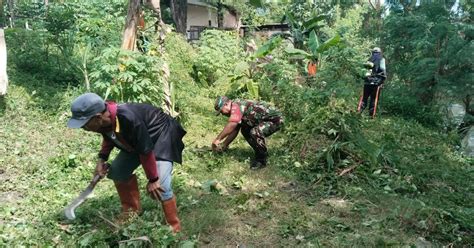 Ciptakan Lingkungan Yang Bersih Dan Sehat Babinsa Joyotakan Bersama