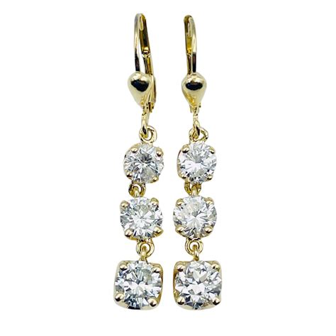 Boucles D Oreilles Pendantes En Or Jaune 18k Avec 3 0 Cts De Diamants