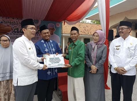 Pj Bupati Bekasi Tutup Safari Ramadan Di Desa Sukakarya Bekasi Times