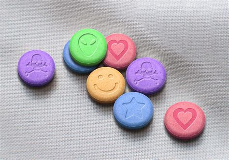 Mdma Addiction Molly Ecstasy Signs Symptoms Treatment