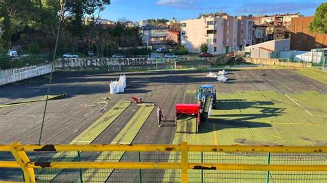 Pri Kraju Radovi Na Zamjeni Umjetnog Travnjaka U Sklopu Stadiona Aldo