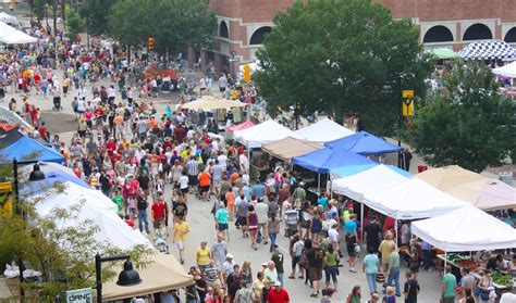 Des Moines Farmers Market | Des moines, Dolores park, Trail
