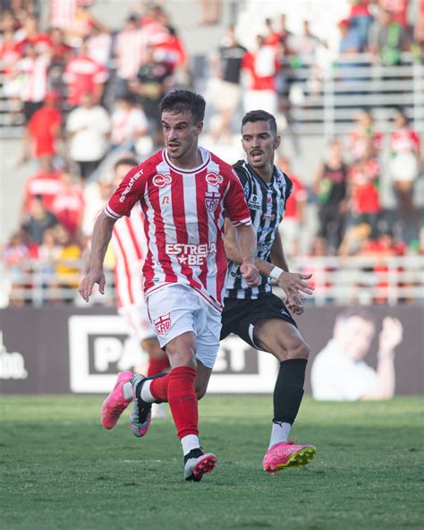 Em baixa no CRB Viniegra Labandeira e Alexander Díaz saem no