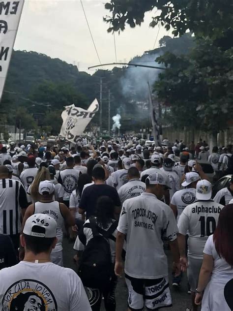 Torcedores Invadem Ct Do Santos E Entram Em Confronto A Pol Cia