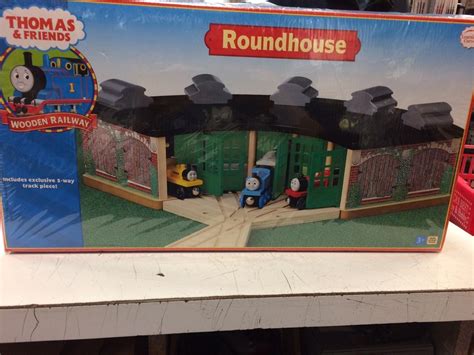 Thomas Wooden Railway Roundhouse Building Lc99320 New In Sealed Box