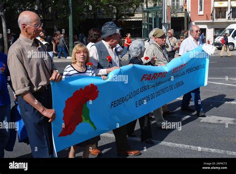 Comemora Es Do De Abril Em Lisboa Stock Photo Alamy