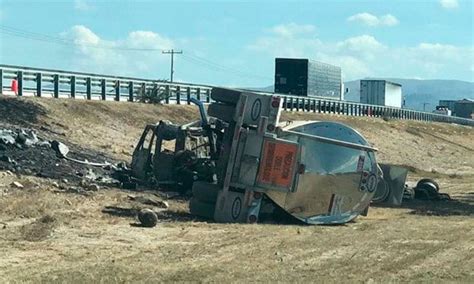 Tr Iler Colisiona Y Muere El Chofer Calcinado El Heraldo De San Luis