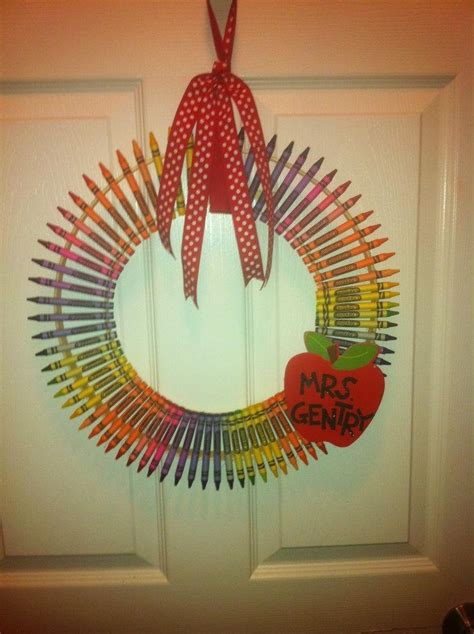 Crayon Wreath I Made KM Crayon Wreath Crafts Crafty