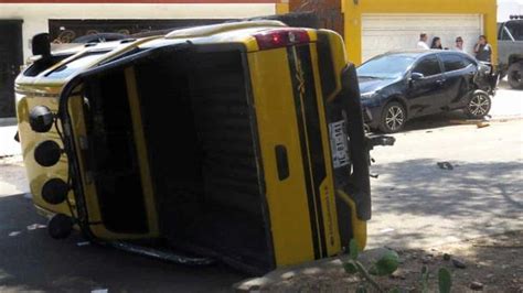 Diario Del Yaqui Vuelca Pick Up Tras Chocar En Villa Bonita