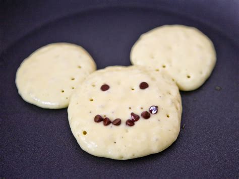 How to Make a Mickey Mouse Pancake: 13 Steps (with Pictures)