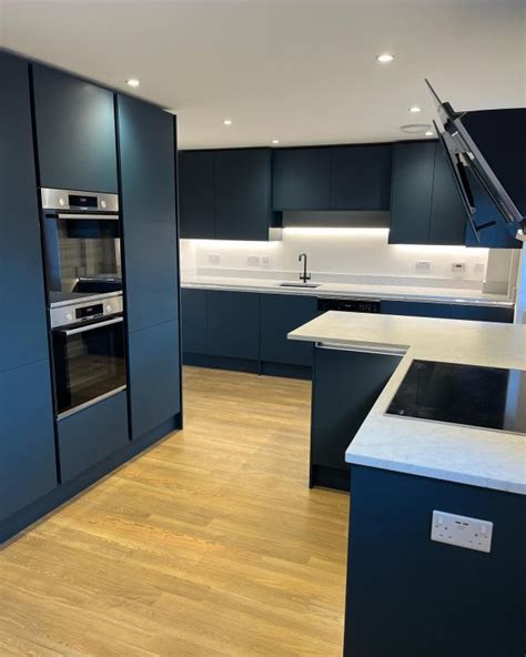 Hockley Super Matt Navy Handleless Kitchen Howdens