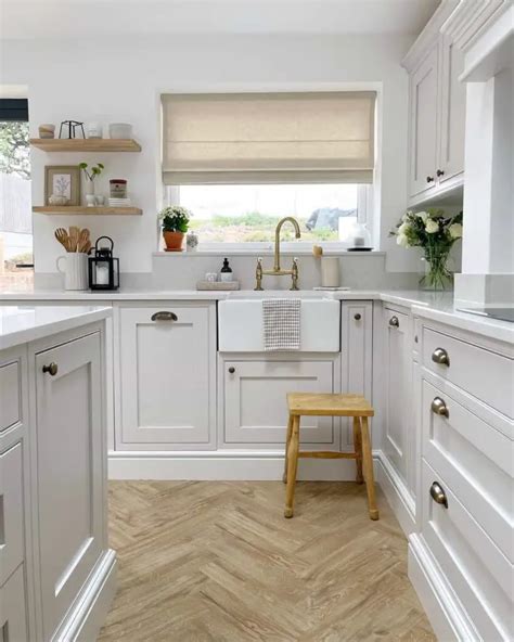 7+ Wood Flooring Ideas to Warm Up Your Farmhouse Kitchen