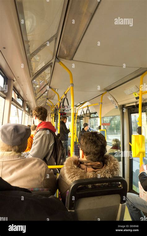 Dentro Del Bus Fotografías E Imágenes De Alta Resolución Alamy