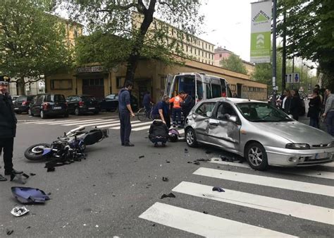 Milano Incidente Stradale In Viale Umbria Auto Contro Scooter Morto