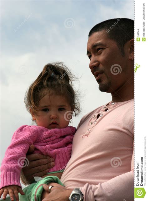 Padre E Hija Imagen De Archivo Imagen De Cola Tenencia 582763