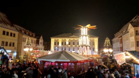 H LlAnzeiger Eisleber Weihnachtsmarkt Mit Weihnachtsmann Feuerwehr