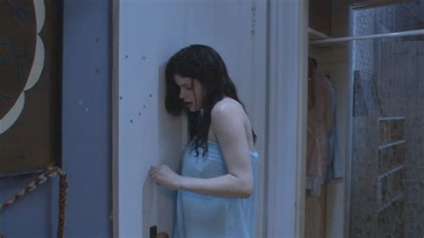 Nackte Alexandra Daddario In The Attic