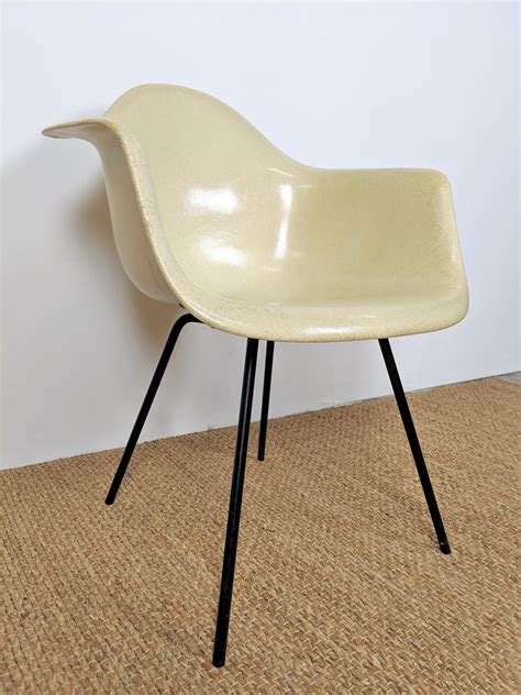 Authentic Mid Century Modern Fiberglass Chair By Eames For Herman