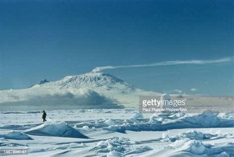 455 Mount Erebus Volcano Stock Photos, High-Res Pictures, and Images - Getty Images