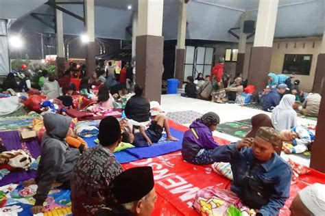 Banjir Lahar Dingin Gunung Semeru Di Lumajang Ratusan Orang Mengungsi