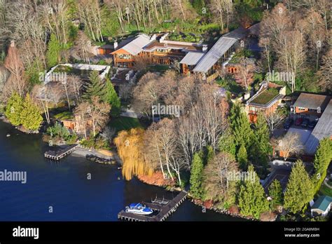 THE GATES ESTATE ON LAKE WASHINGTON IN MEDINA, WASHINGTON Stock Photo ...