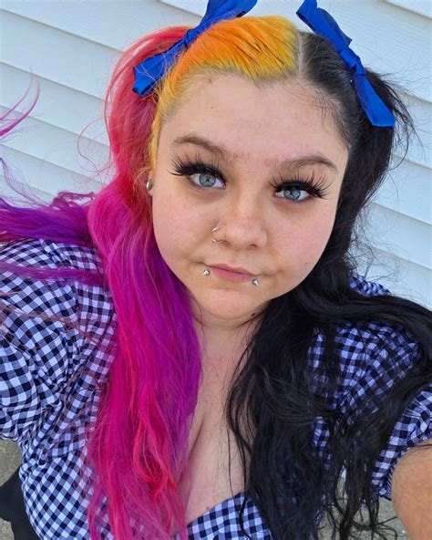 Cherryy 🍒 | Pretty Face 😍 and a thiccc waist 🥰 | Instagram