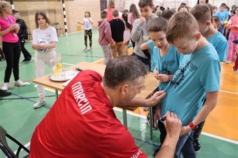 Img Fhd Szko A Podstawowa Nr Im Zofii Niedzia Kowskiej W