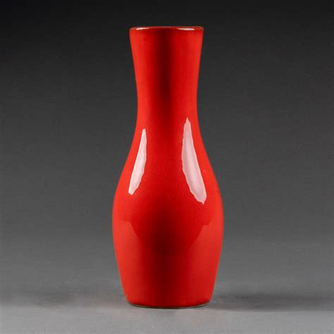 Jacques et Dani RUELLAND Petit vase en céramique émaillée rouge