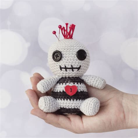 Voodoo dolls: Crochet pattern | Ribblr