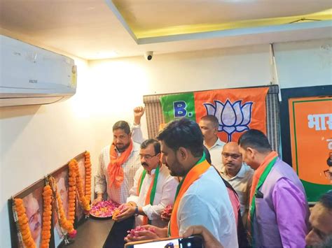 Bjp Foundation Day Celebrated At Booth Level Remembered By Paying Floral Tributes To The