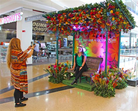 Los Centros Comerciales De Antioquia Se Visten De Flores Punto Comercial