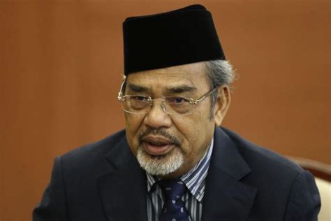 Zahid Ketuai Tandatangan Akuan Bersumpah Sokong Anwar Jadi PM