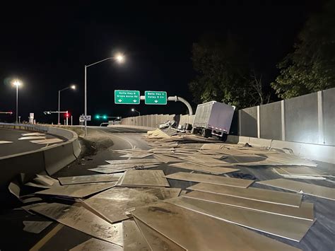 Eugene Or Crash Semi Truck Crash Leaves Debris On Beltline Highway