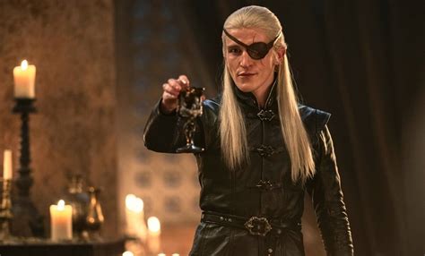 Quem Interpretou Aemond Targaryen - Foto: Ator de Aemond Targaryen, Ewan Mitchell aprovou fazer cena de nu ...