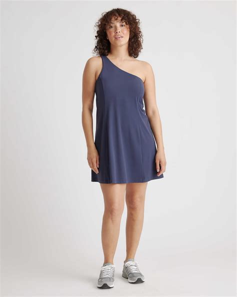 My Review of Quince's Activewear Line | The Everygirl