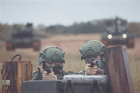 戰車排專精訓練鑑測 官兵氣勢高昂 誓爭金戰車 即時軍聞 戰車排專精訓練鑑測 官兵氣勢高昂 誓爭金戰車 青年日報