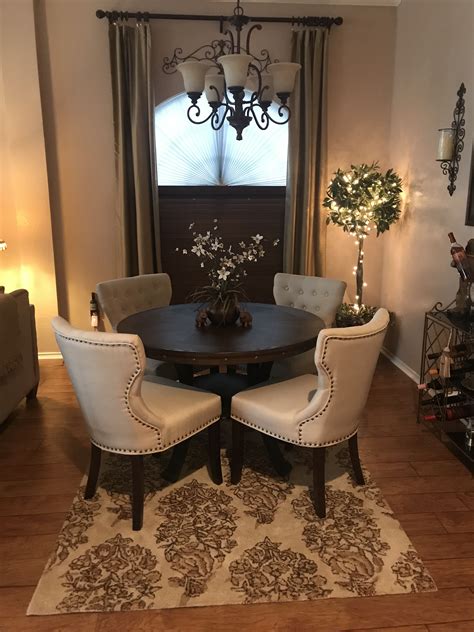 20 Round Dining Table Decor Ideas