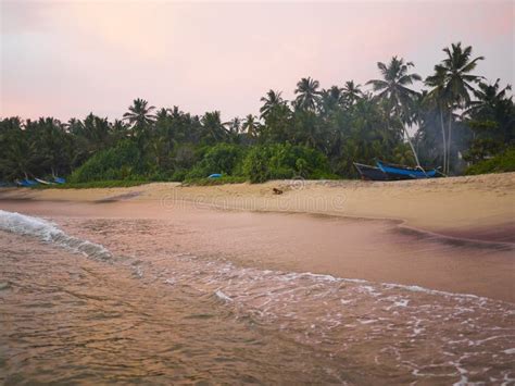 Puesta Del Sol En La Playa De Mirissa Sri Lanka Imagen De Archivo