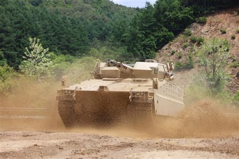 韓国型歩兵戦闘装甲車「レッドバック」機動シーン 韓国で初公開 政治•社会 ハンギョレ新聞