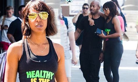 Kelly Rowland In Bondi With Husband Tim Weatherspoon Daily Mail Online