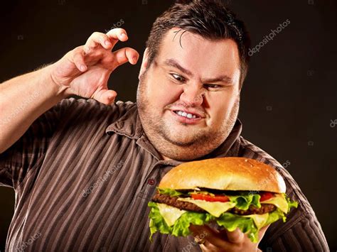 Hombre gordo comiendo hamburguesa de comida rápida Desayuno para