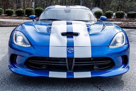 Dodge Srt Viper Gts Launch Edition Makes People Crazy During