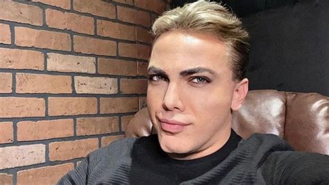 Cristian Castro luce irreconocible en fotografía y desata críticas en