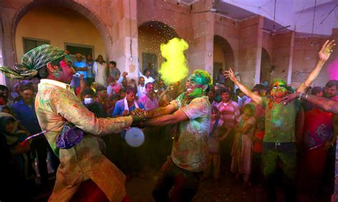 Holi celebrated in Barsana - World - DAWN.COM