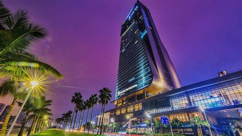 Glamorous Seafront Luxury Overlooking Hong Kong Zhuhai Macau Bridge