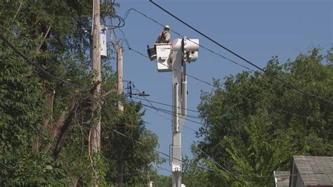 Thousands In Missouri And Illinois Remain Without Power Monday